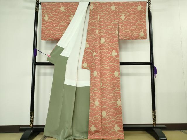 平和屋着物●極上 青山みとも 付下げ小紋 雪芝 兎 うさぎ 退紅色地 鬼しぼ縮緬 逸品 DZAB4388kh6 - Image 3